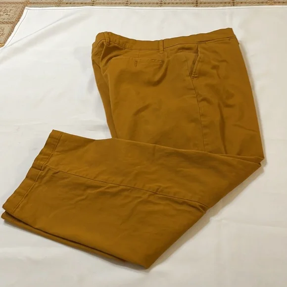 Amazon Essentials Men Chino Pants Size 40W X 28L EUC
